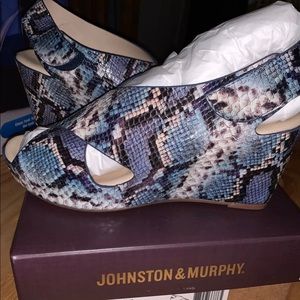 Johnston & Murphy snakeskin wedge heel